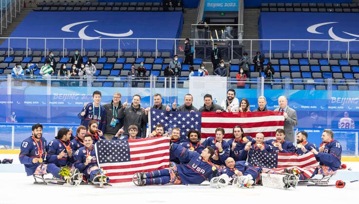 Sport Themen der Woche KW10 (220313) -- BEIJING, March 13, 2022 -- Team of the United States poses after the awarding ceremony for the Para Ice hockey, Eishockey event of the Beijing 2022 Paralympic Winter games, Winterspiele,Spiele, Summer games at National Indoor Stadium in Beijing, capital of China, March 13, 2022. ) (SP)CHINA-BEIJING-WINTER PARALYMPICS-PARA ICE HOCKEY-AWARDING CEREMONY (CN) CaixYang 