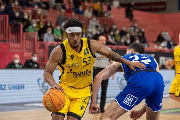 Isaiah Crawley Tigers Tuebingen, 53 Johannes Joos VfL SparkassenStars Bochum, 22 Tigers Tuebingen vs VfL SparkassenStars Bochum, 2 Basketball Bundesliga, Pro A, Barmer 2 Basketball, 29 Spieltag , Spielzeit 2021 2022, 12 03 2022 Tigers Tuebingen vs VfL SparkassenStars Bochum, 2 Basketball Bundesliga, Pro A, Barmer 2 Basketball, 29 Spieltag , Spielzeit 2021 2022, 12 03 2022 Tuebingen Copyright: xNinaxSanderx xEibnerxPressefotox EP_NSR