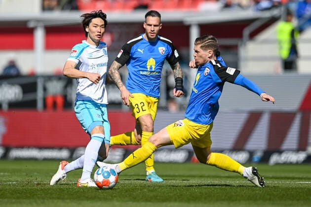 v li Kou Itakura Schalke, 3 Patrick Schmidt FC Ingolstadt, 32 Denis Linsmayer FC Ingolstadt, 23 in duel, duel, tackle, dynamic, action, action, 13 03 2022, Ingolstadt Germany , Football, 2 Bundesliga, FC Ingolstadt 04 FC Schalke 04, DFB DFL REGULATIONS PROHIBIT ANY USE OF PHOTOGRAPHS AS IMAGE SEQUENCES AND OR QUASI VIDEO xslx