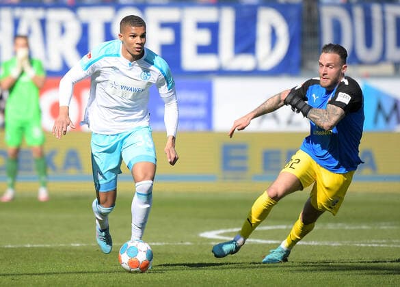 13 03 2022, xemx, football 2 Bundesliga, FC Ingolstadt FC Schalke 04 emspor, v l Malick Thiaw FC Schalke 04 , Patrick Schmidt FC Ingolstadt DFL DFB REGULATES PROHIBIT ANY USE OF PHOTOGRAPHS as IMAGE SEQUENCES and or QUASI VIDEO Ingolstadt