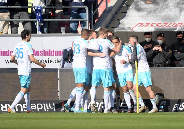 13 03 2022, xemx, football 2 Bundesliga, FC Ingolstadt FC Schalke 04 emspor, v l Rodrigo Zalazar FC Schalke 04 celebrate the goal, The goal cheer to 0 1 DFL DFB REGULATES PROHIBIT ANY USE OF PHOTOGRAPHS as IMAGE SEQUENCES and or QUASI VIDEO Ingolstadt