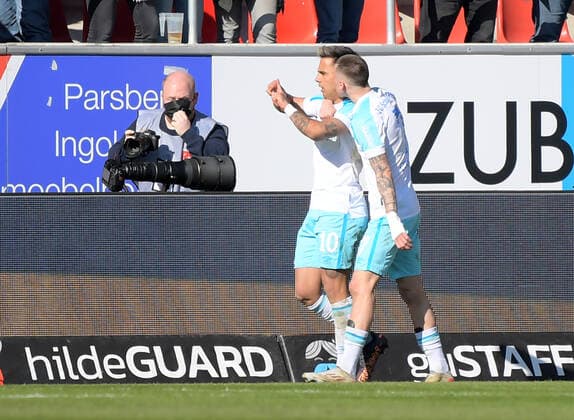 13 03 2022, xemx, football 2 Bundesliga, FC Ingolstadt FC Schalke 04 emspor, v l Rodrigo Zalazar FC Schalke 04 celebrate the goal, The goal cheer to 0 1 DFL DFB REGULATES PROHIBIT ANY USE OF PHOTOGRAPHS as IMAGE SEQUENCES and or QUASI VIDEO Ingolstadt