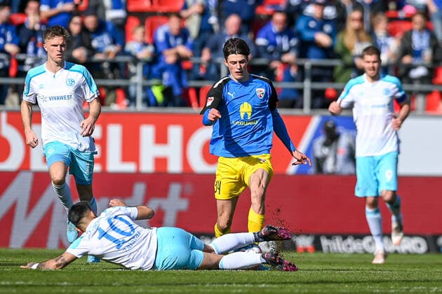 v li Rodrigo Zalazar Schalke, 10 Merlin Röhl FC Ingolstadt, 34 in duel, duel, tackle, dynamic, action, action, 13 03 2022, Ingolstadt Germany , Football, 2 Bundesliga, FC Ingolstadt 04 FC Schalke 04, DFB DFL REGULATIONS PROHIBIT ANY USE OF PHOTOGRAPHS AS IMAGE SEQUENCES AND OR QUASI VIDEO xslx