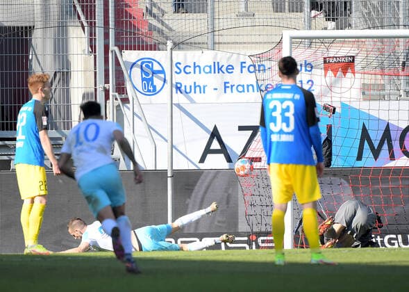 13 03 2022, xemx, football 2 Bundesliga, FC Ingolstadt FC Schalke 04 emspor, v l Dominick Drexler FC Schalke 04 Goal scored, scores the goal to 0 3 DFL DFB REGULATIONS PROHIBIT ANY USE OF PHOTOGRAPHS as IMAGE SEQUENCES and or QUASI VIDEO Ingolstadt