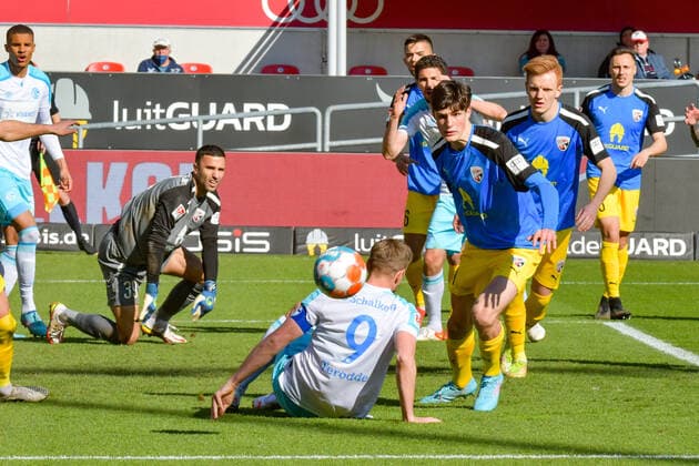 Merlin Roehl FC Ingolstadt, No 34 saves in the last second at the match FC Ingolstadt 04 vs Schalke 04 on 13 03 2022, DFL regulations prohibit any use of photographs as image sequences and or quasi video GER, Fussball, 2 Bundesliga, Spieltag 26, FC Ingolstadt 04 vs Schalke 04, 13 03 2022, Audi Sportpark Ingolstadt Copyright: xEibner-Pressefotox xOliverxSTRISCHx