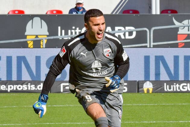 Goalkeeper Dejan Stojanovic FC Ingolstadt, Nr 39 is really mad at his front men during the match FC Ingolstadt 04 vs Schalke 04 on 13 03 2022, DFL regulations prohibit any use of photographs as image sequences and or quasi video GER, Fussball, 2 Bundesliga, Spieltag 26, FC Ingolstadt 04 vs Schalke 04, 13 03 2022, Audi Sportpark Ingolstadt Copyright: xEibner-Pressefotox xOliverxSTRISCHx