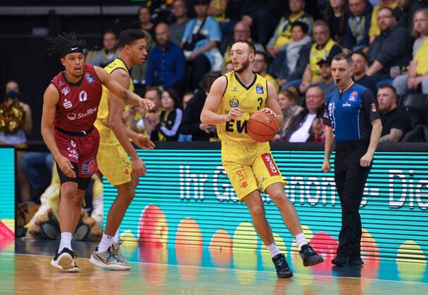 GER, Basketball,easy Credit BBL, EWE Baskets Oldenburg vs Chemnitz 99ers 13 03 2022, EWE Arena, Oldenburg, GER, easy Credit BBL, EWE Baskets Oldenburg vs Chemnitz 99ers , in picture Max HEIDEGGER EWE Baskets Oldenburg 3 Nelson WEIDEMANN Chemnitz 99ers 0 nordphotoxRojahn nph00310