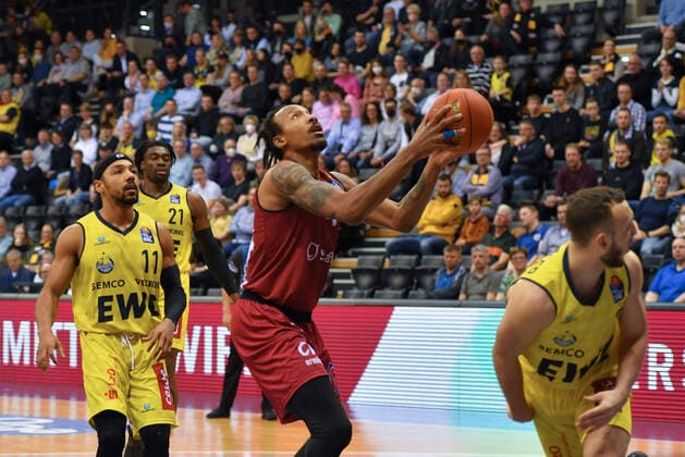 GER, Basketball,easy Credit BBL, EWE Baskets Oldenburg vs Chemnitz 99ers 13 03 2022, EWE Arena, Oldenburg, GER, easy Credit BBL, EWE Baskets Oldenburg vs Chemnitz 99ers , in picture Darion ATINKS Chemnitz 99ers 44 Phil PRESSEY EWE Baskets Oldenburg 11 Tai ODIASE EWE Baskets Oldenburg 21 Max HEIDEGGER EWE Baskets Oldenburg 3 nordphotoxRojahn nph00310