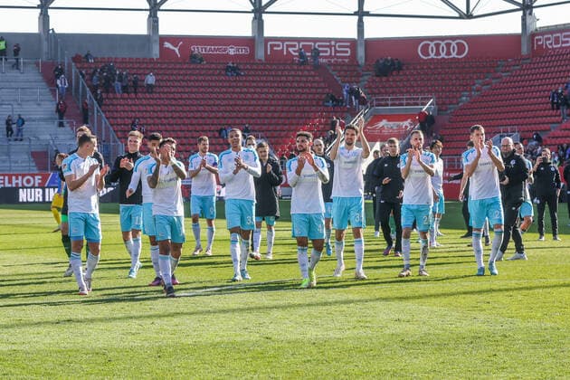 13 03 2022, football, 2021 2022 season, 2 Bundesliga, 26 match day, FC Ingolstadt 04 FC Schalke 04, FC Schalke 04 team cheers together with fans after final whistle Photo Tim Rehbein RHR FOTO Ingolstadt Audi Sportpark Bayern Germany xRHR FOTO TRx