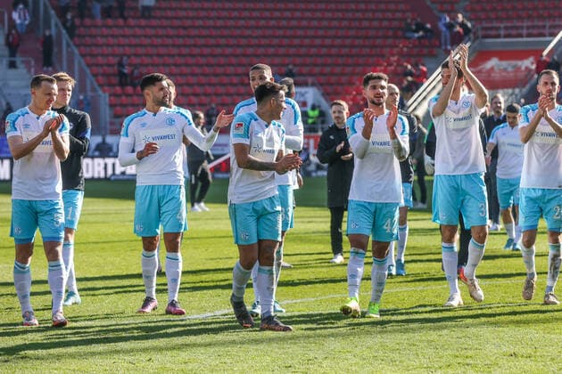 13 03 2022, Football, 2021 2022 season, 2 Bundesliga, 26 matchday, FC Ingolstadt 04 FC Schalke 04, f l Marius Lode FC Schalke 04 , Victor Palsson FC Schalke 04 , Rodrigo Zalazar FC Schalke 04 , Kerim Calhanoglu FC Schalke 04 , Marcin Kaminski FC Schalke 04 Photo Tim Rehbein RHR PHOTO Ingolstadt Audi Sportpark Bayern Germany xRHR PHOTO TRx