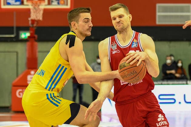 Tim Schneider, Florian Koch 25 matchday, Basketball Bundesliga, Basketball season 2021 2022, Germany, easyCredit BBL, Germany, Giessen 46ers, giessen red, men, Jobstairs GIESSEN 46ers Alba Berlin, men, Berlin in yellow