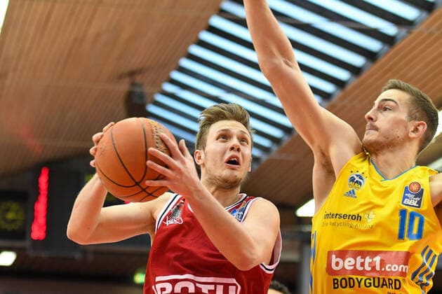 Bjarne Kraushaar, Tim Schneider 25 matchday, Basketball Bundesliga, Basketball season 2021 2022, Germany, easyCredit BBL, Germany, Giessen 46ers, giessen red, men, Jobstairs GIESSEN 46ers Alba Berlin, men, Berlin in yellow