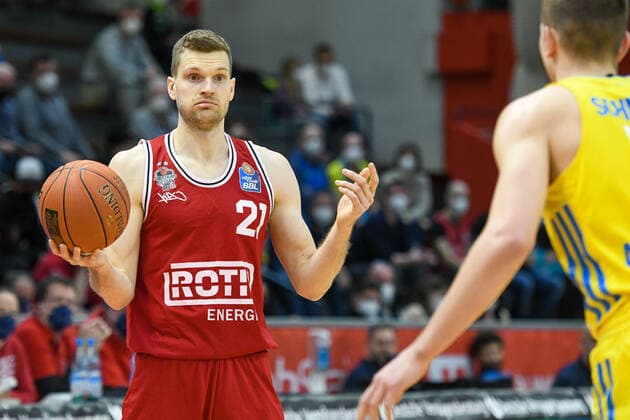 Florian Koch 25 matchday, Basketball Bundesliga, Basketball season 2021 2022, Germany, easyCredit BBL, Germany, Giessen 46ers, giessen red, men, Jobstairs GIESSEN 46ers Alba Berlin, men, Berlin in yellow