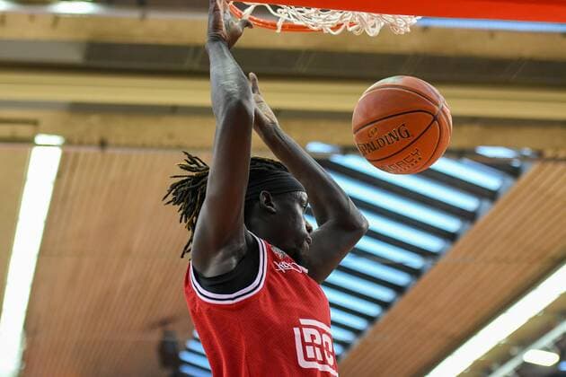 Nuni Omot 25 matchday, Basketball Bundesliga, Basketball season 2021 2022, Germany, easyCredit BBL, Germany, Giessen 46ers, giessen red, men, Jobstairs GIESSEN 46ers Alba Berlin, men, Berlin in yellow
