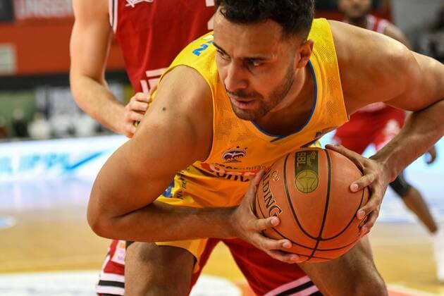 Johannes Thiemann 25 matchday, Basketball Bundesliga, Basketball season 2021 2022, Germany, easyCredit BBL, Germany, Giessen 46ers, giessen red, men, Jobstairs GIESSEN 46ers Alba Berlin, men, Berlin in yellow