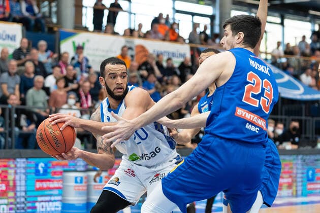 Rasheed Moore Skyliners, 20 , Goran Huskic MBC, 23 , Syntainics MBC vs Fraport Skyliners, Basketball Bundesliga, Men, 2021 2022, 25 Match Day, 13 03 2022, Syntainics MBC vs Fraport Skyliners, Basketball Bundesliga, Men, 2021 2022, 25 Match Day, 13 03 2022, Weissenfels. Copyright: xEibner-Pressefoto EckehardxSchulzx ep_eer