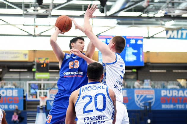 Basketball, 1 Bundesliga, Saison 2021 2022, Nachholspiel 15 Spieltag, SYNTAINICS MBC Mitteldeutscher Basketball Club Weissenfels vs Fraport Skyliners Frankfurt Main 13 03 2022 Goran Huskic Center MBC Weissenfels, Back number 23 left on the ball against Matt Haarms Center Skyliners Frankfurt, back number 3 and Rasheed Moore Forward Skyliners Frankfurt, back number 20 right during the game Weissenfels vs Fraport Skyliners Frankfurt 13 03 2022 Weissenfels Saxony Anhalt Germany Stadthalle Weissenfels