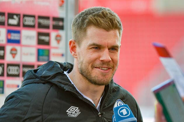 Simon Terodde Schalke 04, No 9 after the game during the interview at the match FC Ingolstadt 04 vs Schalke 04 on 13 03 2022, DFL regulations prohibit any use of photographs as image sequences and or quasi video GER, Fussball, 2 Bundesliga, Spieltag 26, FC Ingolstadt 04 vs Schalke 04, 13 03 2022, Audi Sportpark Ingolstadt Copyright: xEibner-Pressefotox xOliverxSTRISCHx