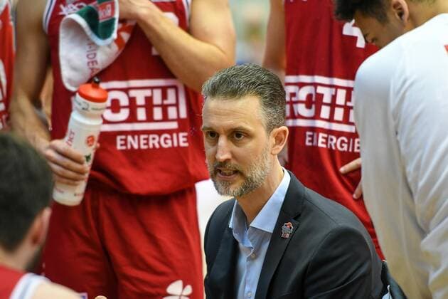 Pete Strobl 25 matchday, Basketball Bundesliga, Basketball season 2021 2022, Germany, easyCredit BBL, Germany, Giessen 46ers, giessen red, men, Jobstairs GIESSEN 46ers Alba Berlin, men, Berlin in yellow