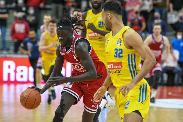 Nuni Omot, Johannes Thiemann 25 matchday, Basketball Bundesliga, Basketball season 2021 2022, Germany, easyCredit BBL, Germany, Giessen 46ers, giessen red, men, Jobstairs GIESSEN 46ers Alba Berlin, men, Berlin in yellow