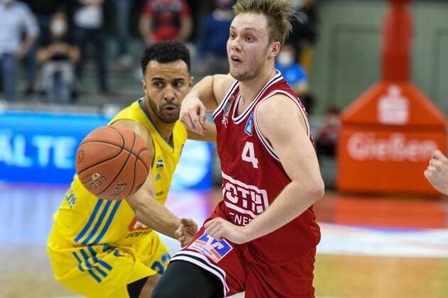 Bjarne Kraushaar 25 matchday, Basketball Bundesliga, Basketball season 2021 2022, Germany, easyCredit BBL, Germany, Giessen 46ers, giessen red, men, Jobstairs GIESSEN 46ers Alba Berlin, men, Berlin in yellow