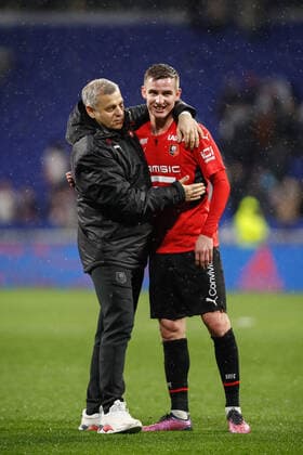 Joie des joueurs de Rennes apres leur victoire a Lyon - Bruno Genesio - Entraineur (Rennes) et Benjamin Bourigeaud (Rennes) FOOTBALL : Olympique Lyonnais vs Stade Rennais - Ligue 1 Uberteat - 13 03 2022 AurelienMorissard Panoramic 