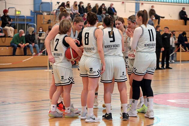 13 03 2022, xovx, Basketball Damen 2 Bundesliga DBBL, Bender Baskets Grünberg Eintracht Braunschweig The Bender Baskets players swear in Grünberg Sporthalle Theo Koch Schule Hessen Germany EN
