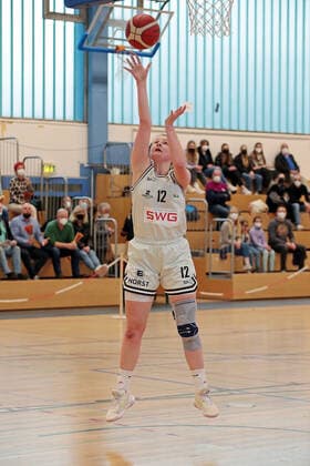 13 03 2022, xovx, Basketball Damen 2 Bundesliga DBBL, Bender Baskets Grünberg Eintracht Braunschweig Carlice Poelstra Bender Baskets Grünberg , Freisteller Grünberg Sporthalle Theo Koch Schule Hessen Germany DE