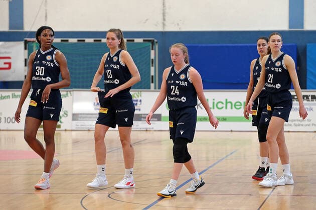 13 03 2022, xovx, Basketball Damen 2 Bundesliga DBBL, Bender Baskets Grünberg Eintracht Braunschweig v l Shaquanda Miller McCray Eintracht Braunschweig , Veronika Slazyk Eintracht Braunschweig , Jordan Chavis Eintracht Braunschweig , Arianna Zampieri Eintracht Braunschweig , Lina Falk Eintracht Braunschweig Grünberg Sporthalle Theo Koch Schule Hessen Germany DE