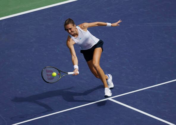 March 13, 2022 Petra Martic of Croatia returns a shot against Emma Raducanu of Great Britain during the 2022 BNP Paribas Open at Indian Wells Tennis Garden in Indian Wells, California. Mandatory Photo Credit: CSM. Indian Wells United States of America - ZUMAc04_ 20220313_zaf_c04_064 Copyright: xCharlesxBausx