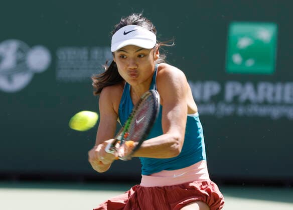 March 13, 2022 Emma Raducanu of Great Britain returns a shot against Petra Martic of Croatia during the 2022 BNP Paribas Open at Indian Wells Tennis Garden in Indian Wells, California. Mandatory Photo Credit: CSM. Indian Wells United States of America - ZUMAc04_ 20220313_zaf_c04_072 Copyright: xCharlesxBausx