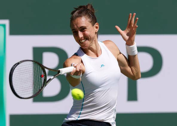 March 13, 2022 Petra Martic of Croatia returns a shot against Emma Raducanu of Great Britain during the 2022 BNP Paribas Open at Indian Wells Tennis Garden in Indian Wells, California. Mandatory Photo Credit: CSM. Indian Wells United States of America - ZUMAc04_ 20220313_zaf_c04_076 Copyright: xCharlesxBausx