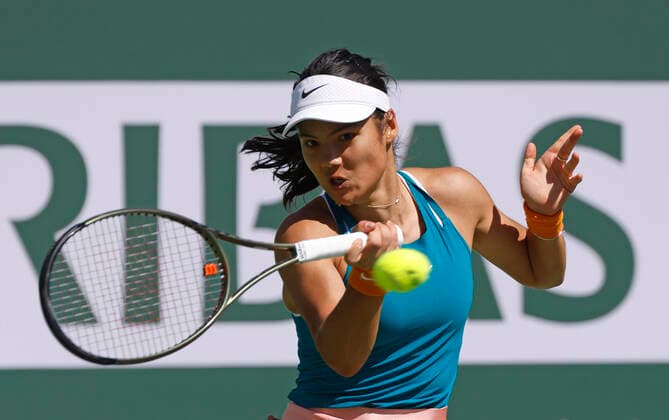 March 13, 2022 Emma Raducanu of Great Britain returns a shot against Petra Martic of Croatia during the 2022 BNP Paribas Open at Indian Wells Tennis Garden in Indian Wells, California. Mandatory Photo Credit: CSM. Indian Wells United States of America - ZUMAc04_ 20220313_zaf_c04_082 Copyright: xCharlesxBausx