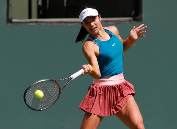 March 13, 2022 Emma Raducanu of Great Britain returns a shot against Petra Martic of Croatia during the 2022 BNP Paribas Open at Indian Wells Tennis Garden in Indian Wells, California. Mandatory Photo Credit: CSM. Indian Wells United States of America - ZUMAc04_ 20220313_zaf_c04_087 Copyright: xCharlesxBausx