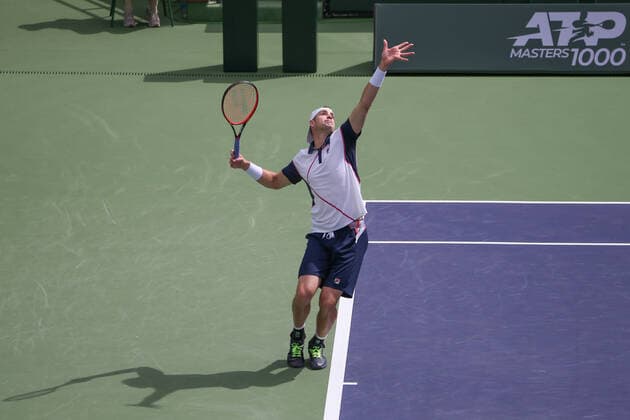 INDIAN WELLS, CA - MARCH 13: John Isner (USA) serves during the BNP Paribas Open on March 12, 2022 at Indian Wells Tennis Garden in Indian Wells, CA. (Photo by George Walker Icon Sportswire) TENNIS: MAR 13 BNP Paribas Open Icon220313013