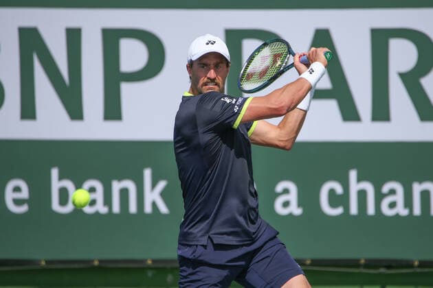 INDIAN WELLS, CA - MARCH 13: Steve Johnson (USA) hits a backhand during the BNP Paribas Open on March 12, 2022 at Indian Wells Tennis Garden in Indian Wells, CA. (Photo by George Walker Icon Sportswire) TENNIS: MAR 13 BNP Paribas Open Icon220313023