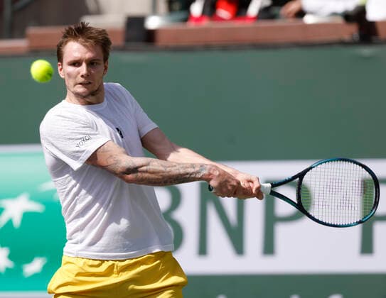 March 13, 2022 Alexander Bublik of Kazakhstan returns a shot against Andy Murray of Great Britain during the 2022 BNP Paribas Open at Indian Wells Tennis Garden in Indian Wells, California. Mandatory Photo Credit: CSM. Indian Wells United States of America - ZUMAc04_ 20220313_zaf_c04_143 Copyright: xCharlesxBausx
