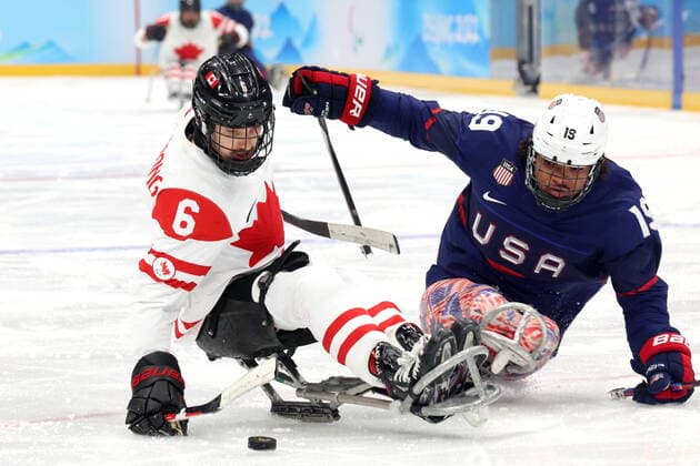 Sport Bilder des Tages (L-R) Rob Armstrong (CAN), Malik Jones (USA), MARCH 13, 2022 - Para Ice hockey, Eishockey : Final match between United States 5-0 Canada during the Beijing 2022 Paralympic Winter games, Winterspiele,Spiele, Summer games at National Indoor Stadium in Beijing, China.  (183223067)