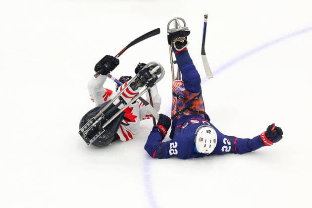 (L-R) Tyler Mcgregor (CAN), Noah Grove (USA), MARCH 13, 2022 - Para Ice hockey, Eishockey : Final match between United States 5-0 Canada during the Beijing 2022 Paralympic Winter games, Winterspiele,Spiele, Summer games at National Indoor Stadium in Beijing, China.  (183223105)