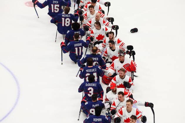 (L-R) United States team group, Mannschaftsbild, Totale (USA), Canada team group (CAN), MARCH 13, 2022 - Para Ice hockey, Eishockey : Final match between United States 5-0 Canada during the Beijing 2022 Paralympic Winter games, Winterspiele,Spiele, Summer games at National Indoor Stadium in Beijing, China. (183223108)