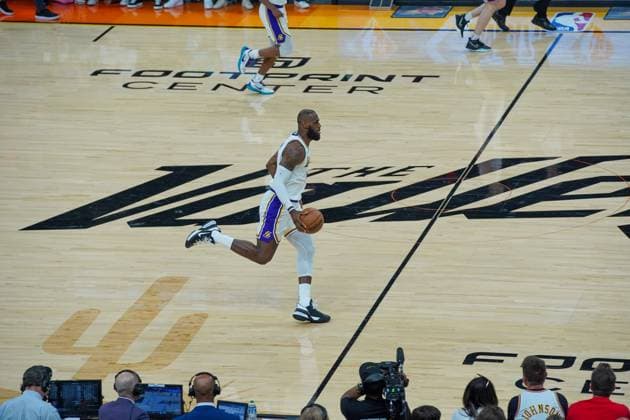 Phoenix, Arizona, March 13th 2022: Lebron James ( 6 Los Angeles Lakers)In action during the National Basketball Association game between the Los Angeles Lakers and the Phoenix Suns at Footprint Center in Phoenix, Arizona. Edwin Rodriguez SPP Los Angeles Lakers v Phoenix Suns - NBA, Basketball Herren, USA - FootPrint Center 