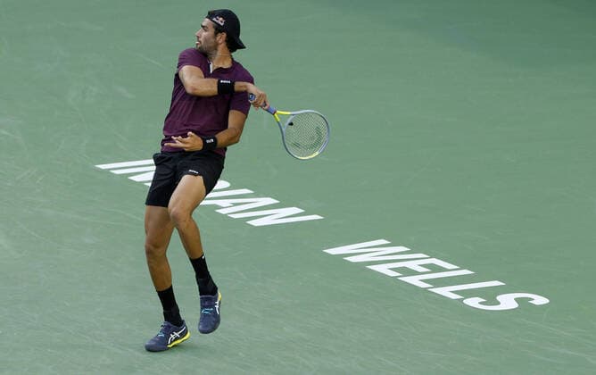 Mandatory Credit: Photo by Ella Ling Shutterstock (12845054cy) Matteo Berrettini of Italy in action BNP Paribas Open, Tennis, Day 5, Indian Wells Tennis Garden, California, USA - 13 Mar 2022 BNP Paribas Open, Tennis, Day 5, Indian Wells Tennis Garden, California, USA - 13 Mar 2022  Copyright: xEllaxLing Shutterstockx 12845054cy