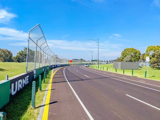 March 14, 2022: MELBOURNE, AUSTRALIA - MARCH 14 2022: Track build and preparations for the 2022 Formula 1 Australian Grand Prix to be held on April 7-10 2022. - ZUMAp121 20220314_zsp_p121_004 Copyright: xChrisxPutnamx