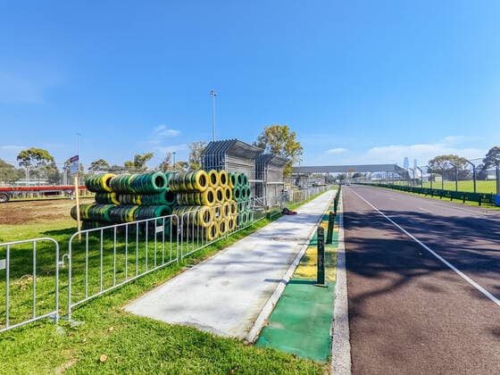 March 14, 2022: MELBOURNE, AUSTRALIA - MARCH 14 2022: Track build and preparations for the 2022 Formula 1 Australian Grand Prix to be held on April 7-10 2022. - ZUMAp121 20220314_zsp_p121_007 Copyright: xChrisxPutnamx