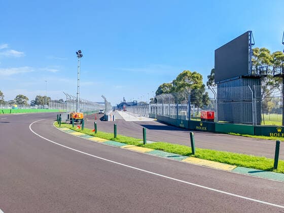 March 14, 2022: MELBOURNE, AUSTRALIA - MARCH 14 2022: Track build and preparations for the 2022 Formula 1 Australian Grand Prix to be held on April 7-10 2022. - ZUMAp121 20220314_zsp_p121_012 Copyright: xChrisxPutnamx