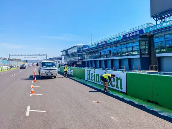 March 14, 2022: MELBOURNE, AUSTRALIA - MARCH 14 2022: Track build and preparations for the 2022 Formula 1 Australian Grand Prix to be held on April 7-10 2022. - ZUMAp121 20220314_zsp_p121_018 Copyright: xChrisxPutnamx