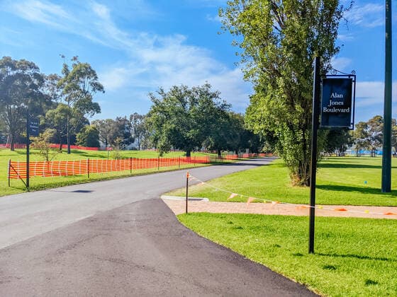 March 14, 2022: MELBOURNE, AUSTRALIA - MARCH 14 2022: Track build and preparations for the 2022 Formula 1 Australian Grand Prix to be held on April 7-10 2022. - ZUMAp121 20220314_zsp_p121_024 Copyright: xChrisxPutnamx