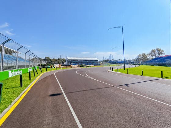 March 14, 2022: MELBOURNE, AUSTRALIA - MARCH 14 2022: Track build and preparations for the 2022 Formula 1 Australian Grand Prix to be held on April 7-10 2022. - ZUMAp121 20220314_zsp_p121_025 Copyright: xChrisxPutnamx