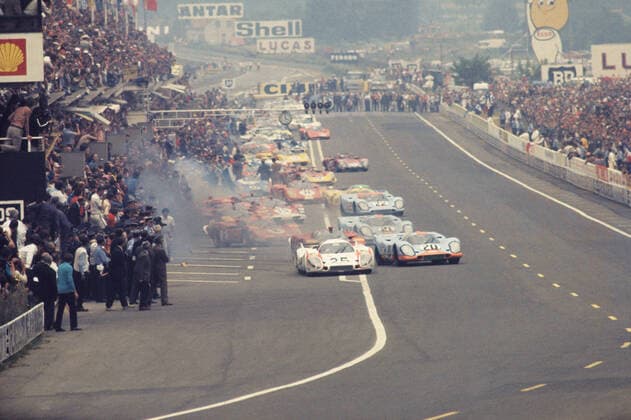 25 ELFORD Vic (GBR), AHRENS JR Kurt (GER), Porsche 917 LH, Porsche KG Salzburg, 20 SIFFERT Jo (SUI), REDMAN Brian (GBR), Porsche 917 K, John Wyer Automotive Engineering, illustration sequence, starting grid, start, grille de dÃ part, action during the 1970 24 Hours of Le Mans from Jun 13 to 14, MOTORSPORT - LE MANS 24 HOURS 1970 - PHOTO : DPPI AUTO - 24 HEURES DU MANS 1970 DPPI Panoramic  1970_LM_START_3