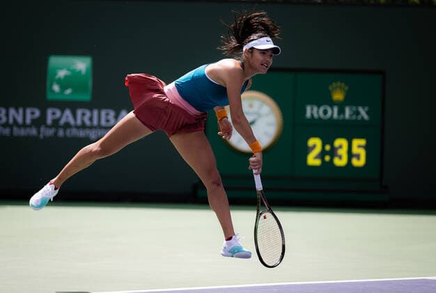 March 13, 2022, INDIAN WELS, CALIFORNIA, UNITED STATES: Emma Raducanu of Great Britain in action during the third round of the 2022 BNP Paribas Open WTA, Tennis Damen 1000 tennis tournament against Petra Martic of Croatia INDIAN WELS UNITED STATES - ZUMAa181 20220313_zaa_a181_219 Copyright: xRobxPrangex